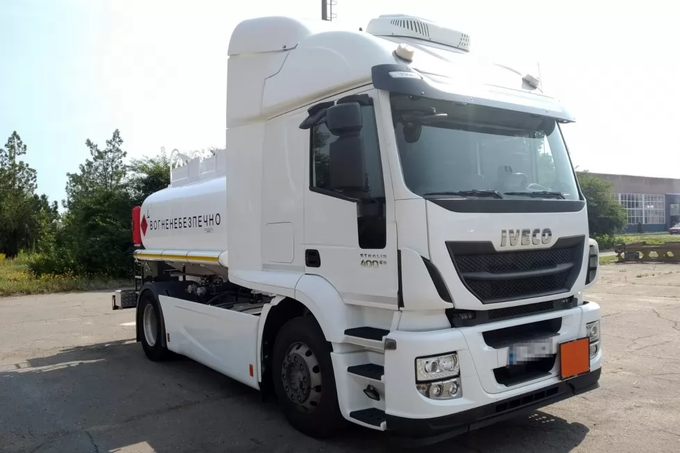 Техкомплект виконав перший монтаж автоцистерни на тягачі IVECO Stralis 400., фото 10