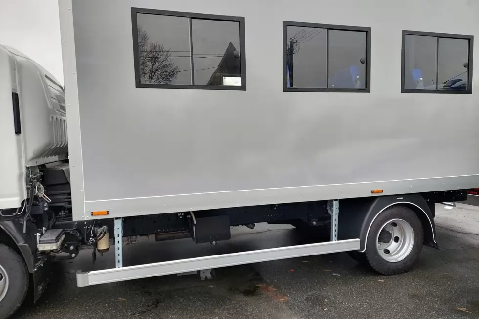 Виготовлено новий вахтовий автобус на базі ISUZU, фото 3