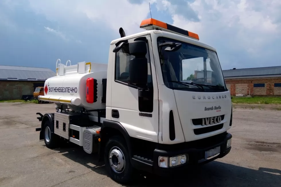 топливозаправщик iveco