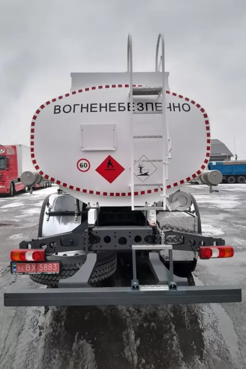 Виготовлено потужний бензовоз на базі Mercedes Benz Arocs, фото 7