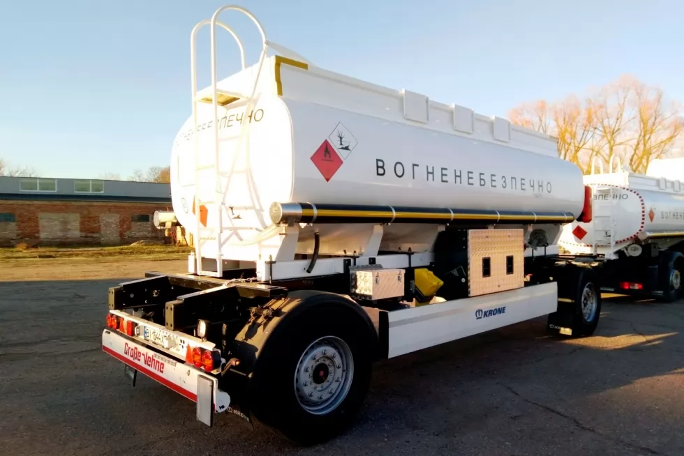 Техкомплект виготовив автопоїзд з автоцистернами 15,5 та 14 м <sup loading=