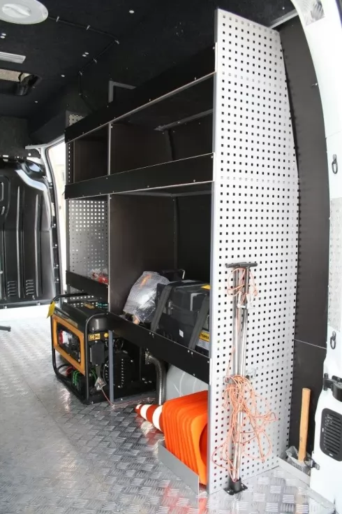 Виготовлено та відвантажено спеціалізовані ремонтні майстерні на базі Renault Master, фото 3