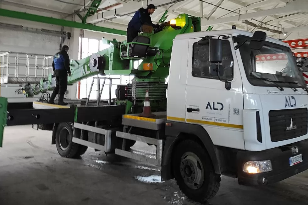 У СЦ Техкомплект взяли на техобслуговування 34-метровий автогідропідіймач SKYMAN, фото 9