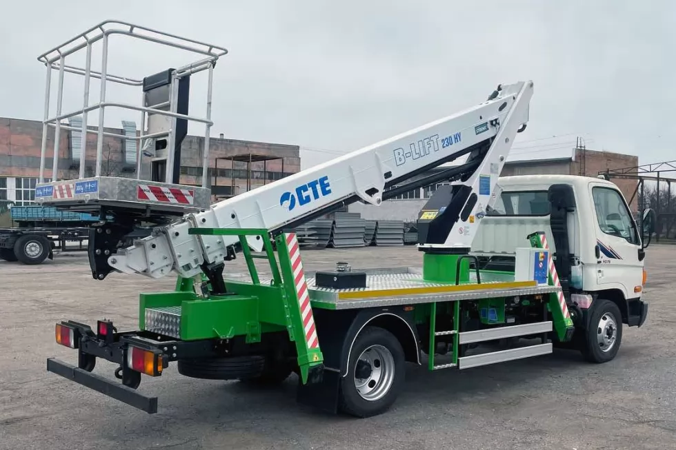 Виготовлено нову італійську автовишку на базі Hyundai HD78, фото 2