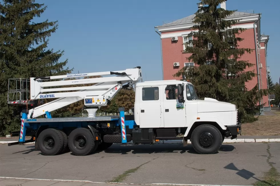 Інгулецький ГЗК придбав автовишку Oil & Steel Snake 2815 на базі КрАЗ-65053, фото 3