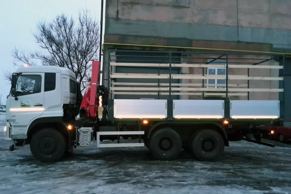 Виготовили бортову платформу з тентом та краном-маніпулятором на базі DONGFENG, фото 7