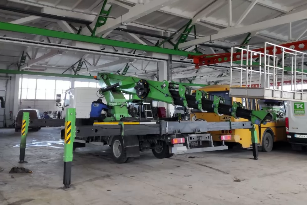 У СЦ Техкомплект взяли на техобслуговування 34-метровий автогідропідіймач SKYMAN, фото 3