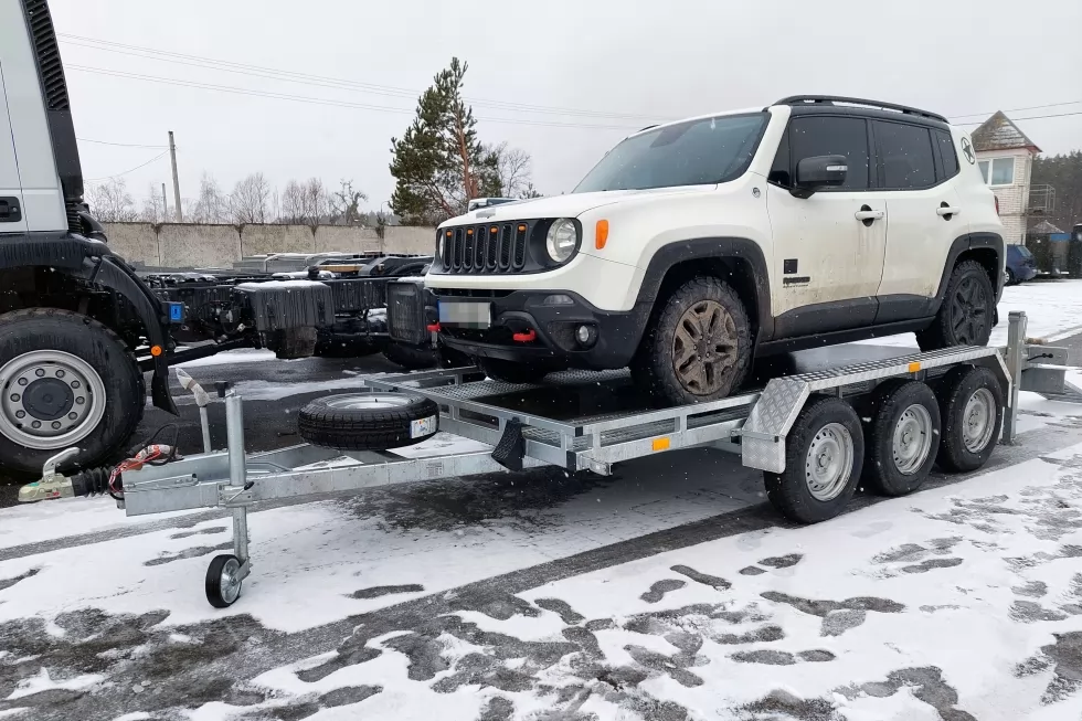 Виготовлено партію нових причепів для перевезення легкої будівельної техніки, фото 11