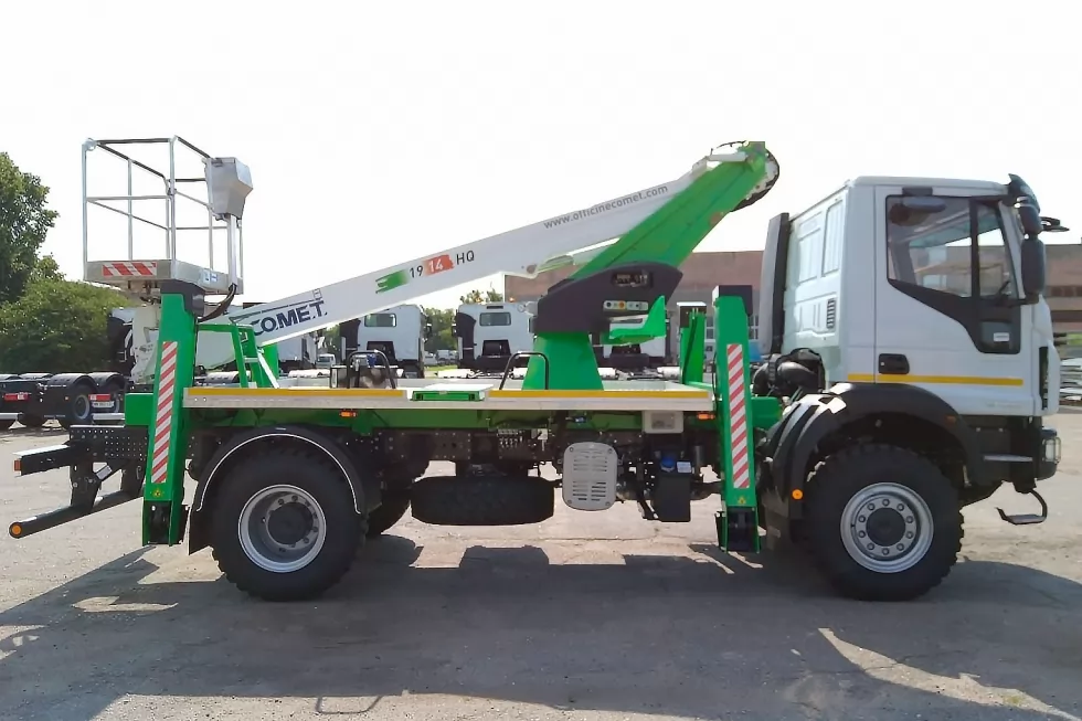 Для рівненських енергетиків виготовлено 18-метрову автовишку на повнопривідному шасі IVECO Eurocargo, фото 2