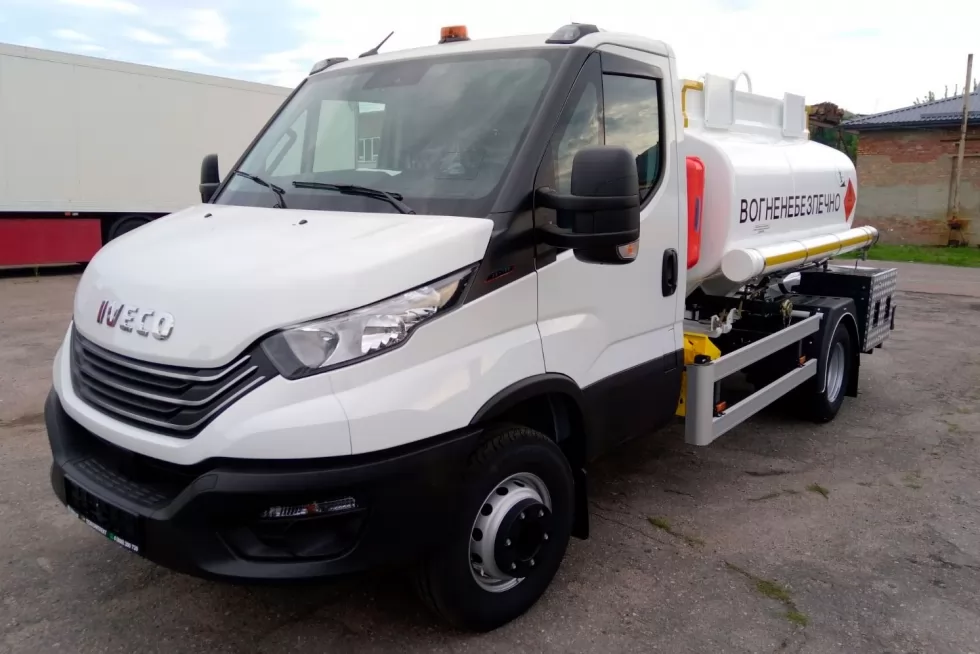 Готуються до відвантаження два автопаливозаправники APZ-4.0 на IVECO Daily 70c16, фото 2