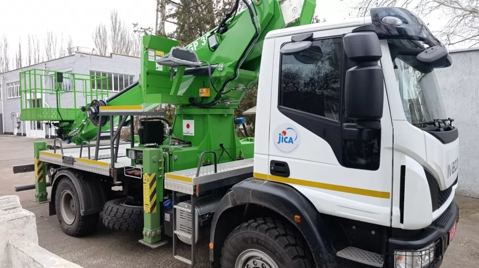 Енергетики Миколаївщини отримали потужну автовишку 35 м на повнопривідному шасі IVECO, фото 13