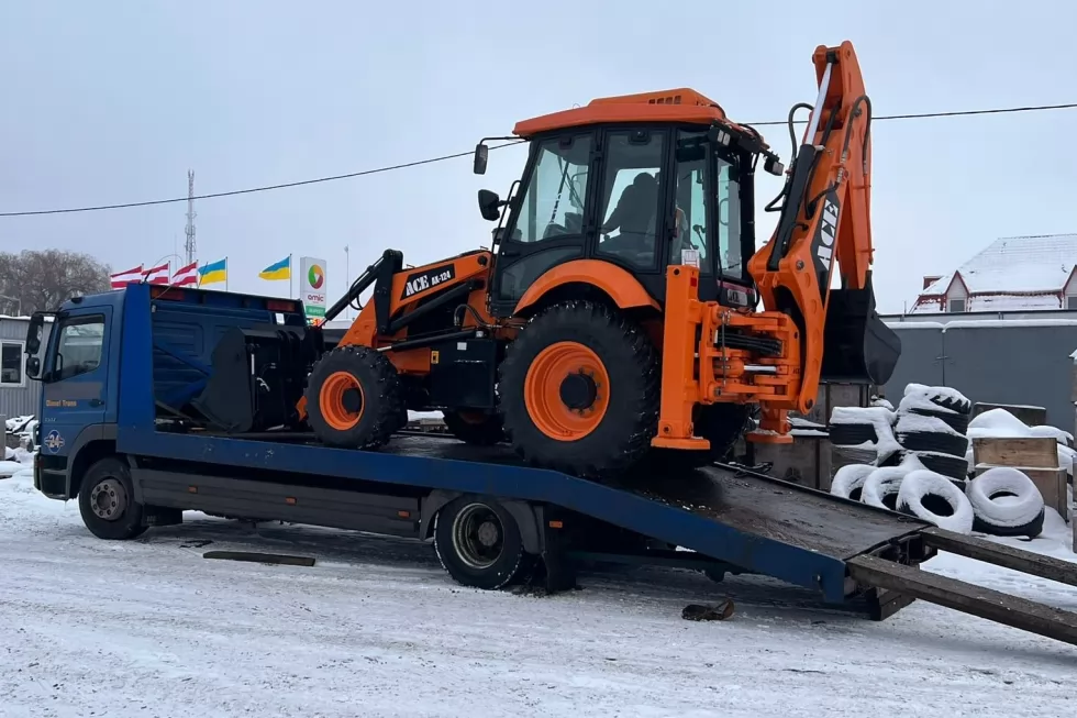 Комунальникам Донеччини відвантажено екскаватор-навантажувач ACE AX124, фото 3