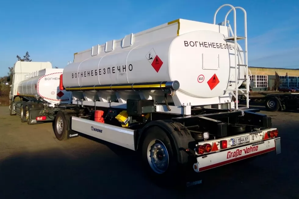 Техкомплект виготовив автопоїзд з автоцистернами 15,5 та 14 м <sup loading=