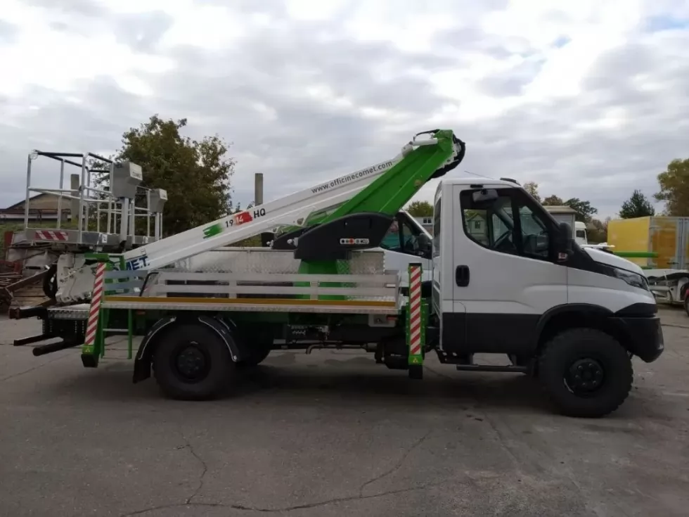 Виготовлено дві автовишки Comet на повнопривідних шасі IVECO, фото 3