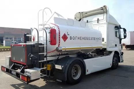 Техкомплект виконав перший монтаж автоцистерни на тягачі IVECO Stralis 400.