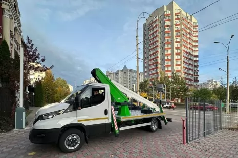 Дві 18-метрові автовишки Comet виготовлено для потреб Запорізької та Херсонської областей