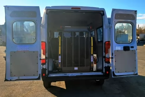 На базі PEUGEOT BOXER зроблено нову спецавтівку для перевезення осіб з обмеженими можливостями