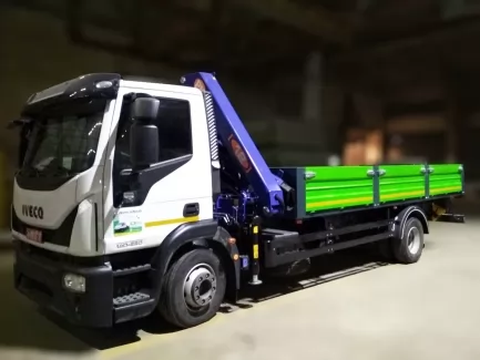 Відвантажено черговий бортовий автомобіль IVECO із крано-маніпуляторною установкою PM