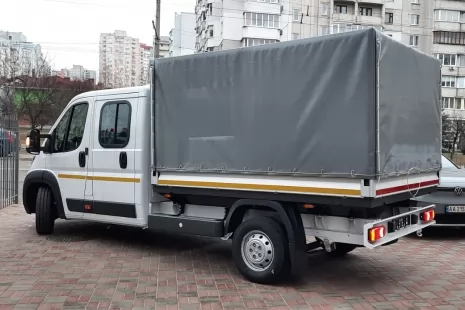 Виготовлено бортову платформу на базі Peugeot Boxer з тентом