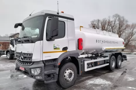 Виготовлено потужний бензовоз на базі Mercedes Benz Arocs