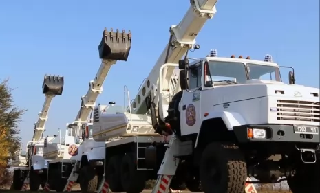 Екскаватори-планувальники UDS працюють у Донецькій області (відео)