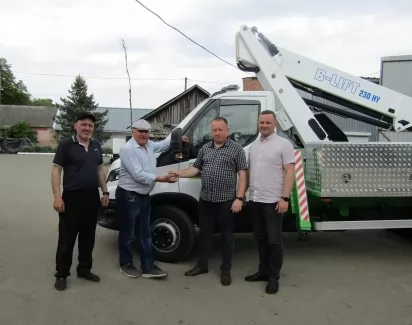 Селищна громада на Полтавщині використовуватиме автовишку CTE для кронування дерев